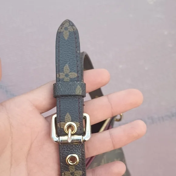 Louis Vuitton Monogram Canvas Handbag - Picture 15 of 17